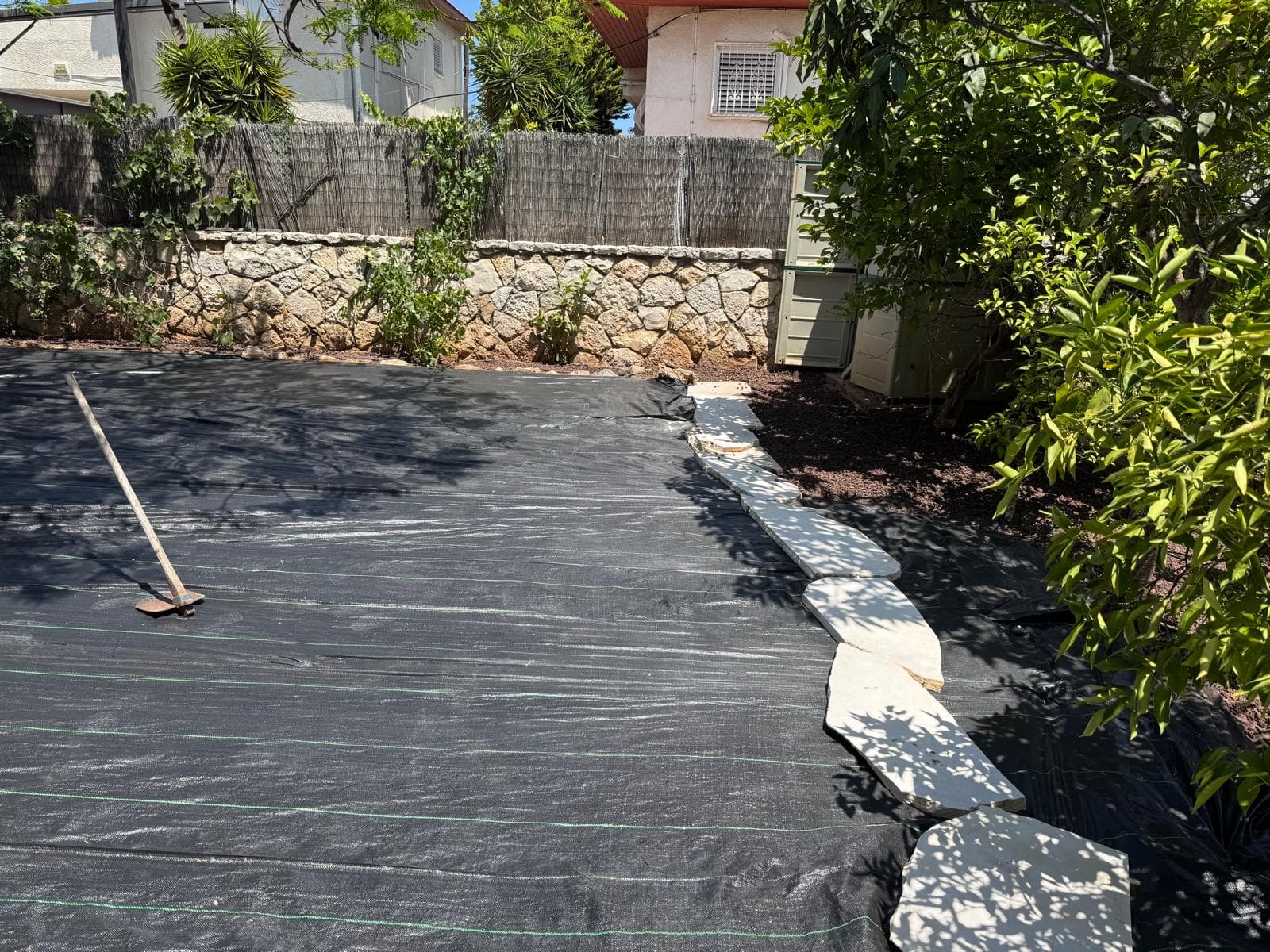 במהלך — הנחת שטיח גיאוטקסטיל